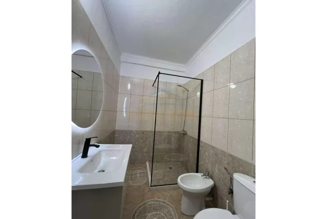 Shtepi ne shitje Apartament ne Tirane, 2+1, Mobilimi E mobiluar, Pagesa 148,000  Euro.