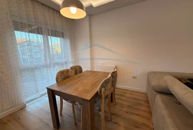 Shtepi me qera Apartament ne Tirane, 2+1, Mobilimi E mobiluar, Pagesa 1,000  Euro.