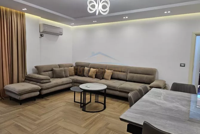 Shtepi me qera 2+1 ne Tirane - 800 Euro