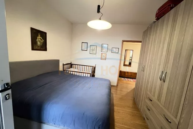 Shtepi ne shitje Apartament ne Tirane, 1+1, Mobilimi E mobiluar, Pagesa 152,500  Euro.