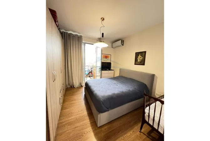 Shtepi ne shitje Apartament ne Tirane, 1+1, Mobilimi E mobiluar, Pagesa 152,500  Euro.