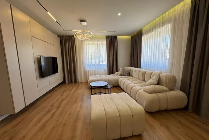 Shtepi me qera 3+1 ne Tirane - 1,400 Euro