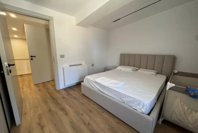 Shtepi me qera Duplex(shtepi me 2 kate) ne Tirane, 3+1, Mobilimi E mobiluar, Pagesa 1,400  Euro.