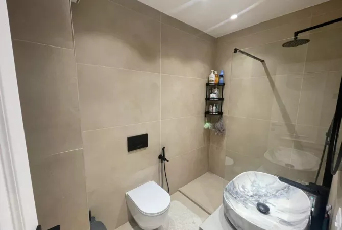 Shtepi ne shitje Apartament ne Tirane, 2+1, Mobilimi E mobiluar, Pagesa 225,000  Euro.