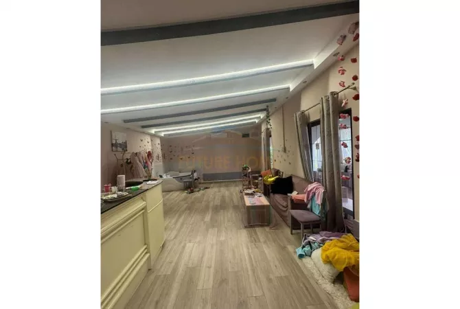 Qira, Ambient biznesi, Unaza e Re.