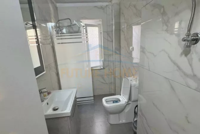 Shtepi me qera Apartament ne Tirane, 3+1, Mobilimi E mobiluar, Pagesa 750  Euro.