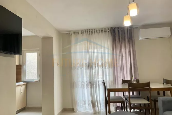 Shtepi me qera Apartament ne Tirane, 3+1, Mobilimi E mobiluar, Pagesa 750  Euro.