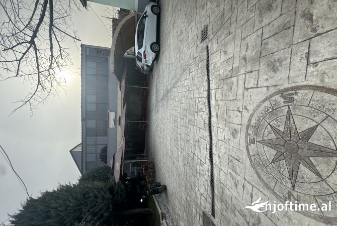 Ambient biznesi me qera 2+1 ne Tirane - 3,500 Euro