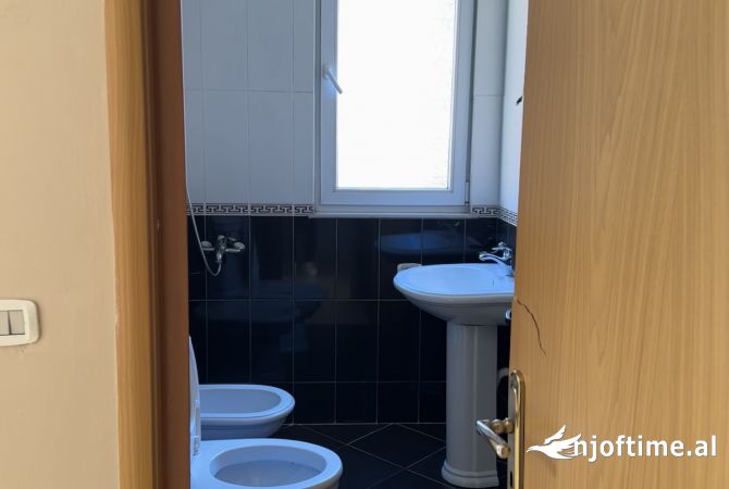 Shtepi me qera 2+1 ne Tirane - 40,000 Leke