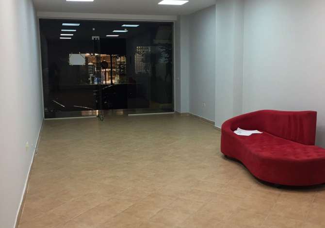Dyqan me qera tek Rruga e Kavajes prane qendres (40,000 Leke)