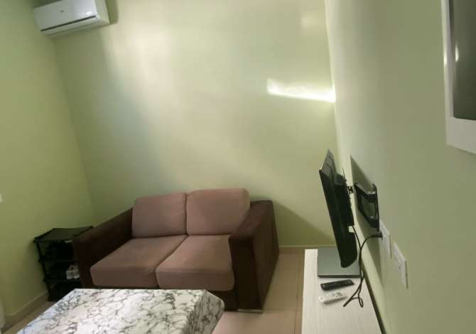 Jepet me qera apartament 1+1 350 mije leke