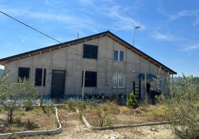 Truall ose Toke ne Tirane - 400,000 Euro