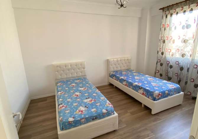 Shtepi ne shitje Apartament ne Tirane, 2+1, Mobilimi E mobiluar, Pagesa 125,000  Euro.