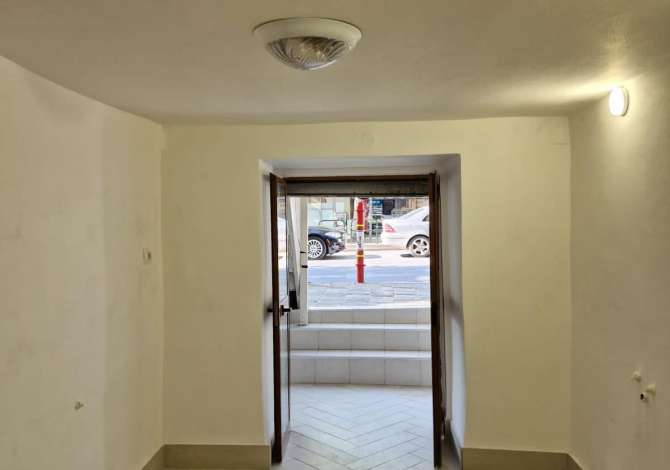 Ambient biznesi me qera 1+1 ne Tirane - 1,000 Euro
