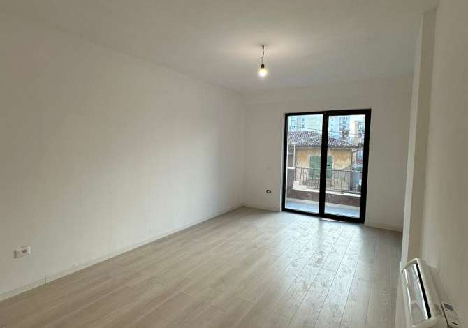 Jepet ambient per zyra me qera ne Myslym Shyr 700 euro