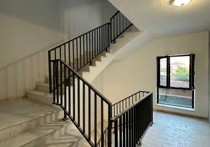 Jepet ambient per zyra me qera ne Myslym Shyr 700 euro