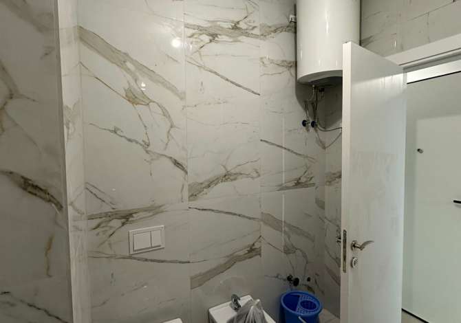 Jepet ambient per zyra me qera ne Myslym Shyr 700 euro