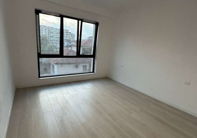 Jepet ambient per zyra me qera ne Myslym Shyr 700 euro