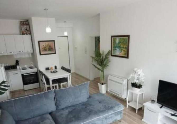 Jepet partament me qera perballe Top Tani shopping centre 