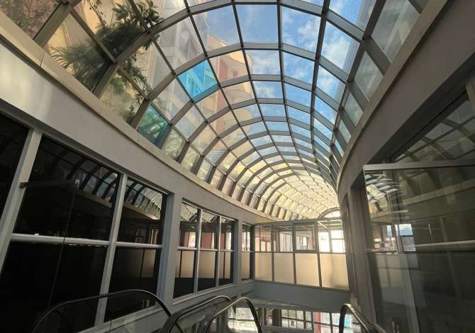 Shitet ambjent 660 meter katror ne Astir 