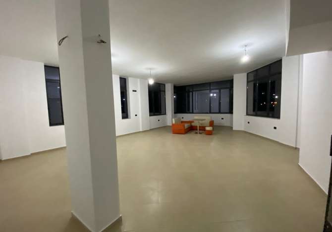 Ambient biznesi me qera 3+1 ne Tirane - 40,000 Leke