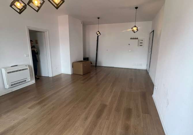 Jepet ambjent per zyra me qera 