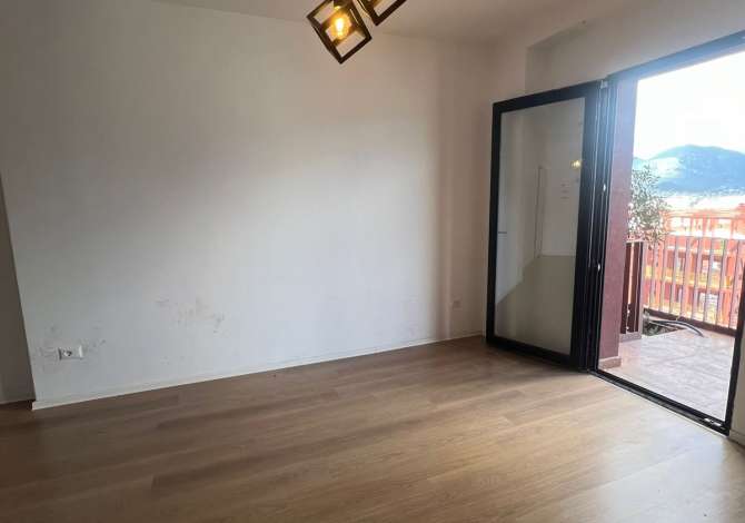 Ambient biznesi me qera 3+1 ne Tirane - 1,700 Euro