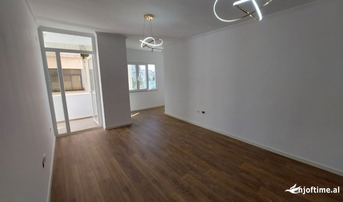 Shtepi ne shitje Apartament ne Tirane, 2+1, Mobilimi Bosh, pa mobiluar, Pagesa 185,000  Euro.