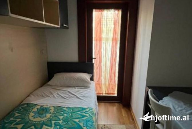 Shtepi ne shitje Apartament ne Tirane, 2+1, Mobilimi E mobiluar, Pagesa 200,000  Euro.