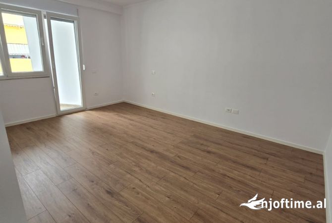 Shtepi ne shitje Apartament ne Tirane, 2+1, Mobilimi Bosh, pa mobiluar, Pagesa 210,000  Euro.