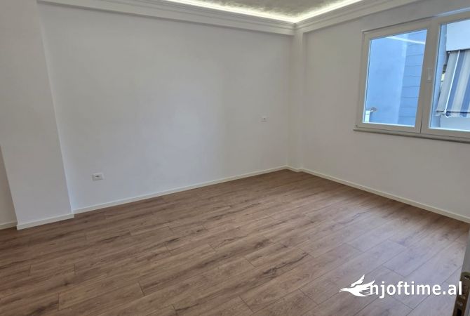 Shtepi ne shitje Apartament ne Tirane, 2+1, Mobilimi Bosh, pa mobiluar, Pagesa 210,000  Euro.