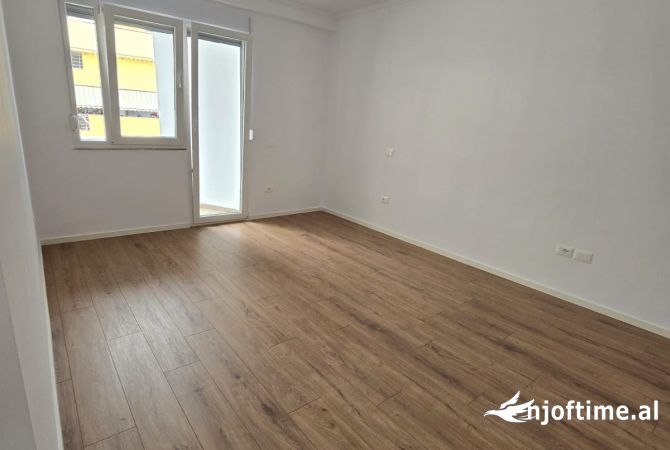 Shtepi ne shitje Apartament ne Tirane, 2+1, Mobilimi Bosh, pa mobiluar, Pagesa 210,000  Euro.