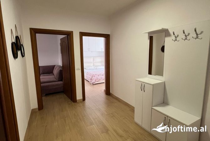 Shtepi me qera Apartament ne Tirane, 1+1, Mobilimi E mobiluar, Pagesa 650  Euro.