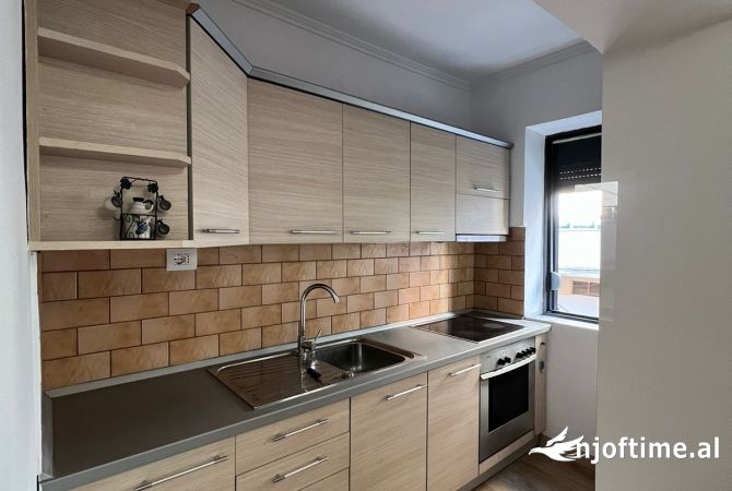 Shtepi me qera Apartament ne Tirane, 1+1, Mobilimi E mobiluar, Pagesa 650  Euro.