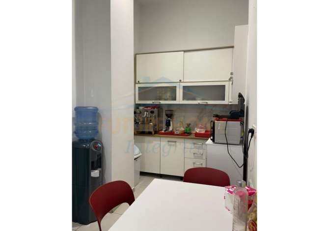 Shitet, Ambient Biznesi, Blloku, Tirane.