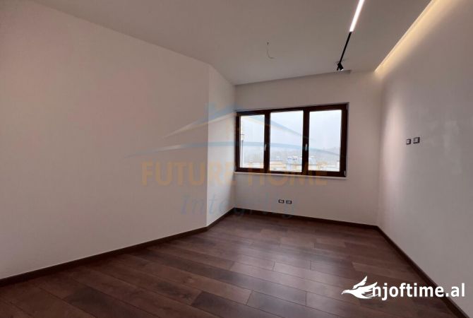 Shtepi ne shitje Apartament ne Tirane, 3+1, Mobilimi Bosh, pa mobiluar, Pagesa 600,000  Euro.