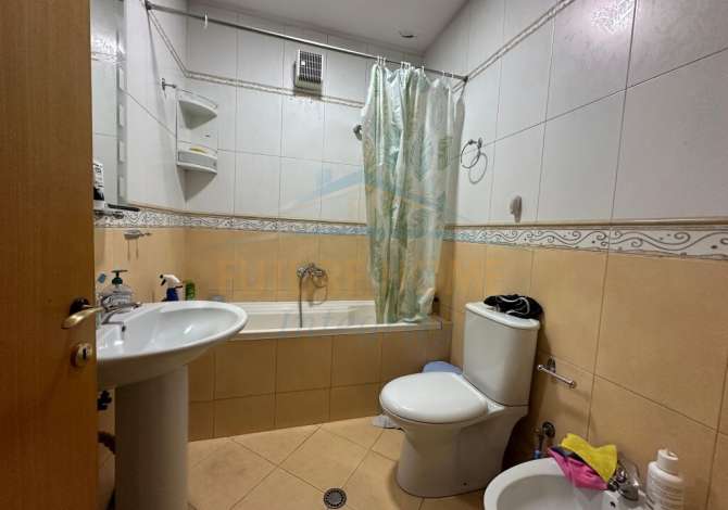 Shtepi ne shitje Apartament ne Tirane, 2+1, Mobilimi E mobiluar, Pagesa 200,000  Euro.