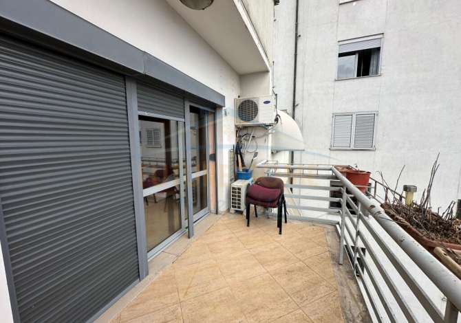 Shtepi ne shitje Apartament ne Tirane, 2+1, Mobilimi E mobiluar, Pagesa 200,000  Euro.