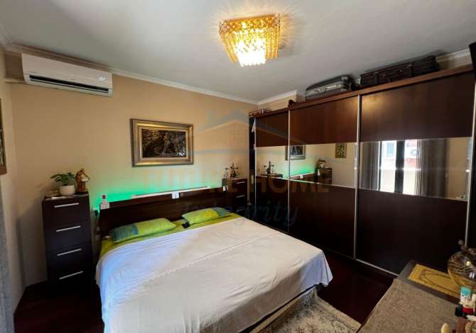 Shtepi ne shitje Apartament ne Tirane, 3+1, Mobilimi E mobiluar, Pagesa 650,000  Euro.