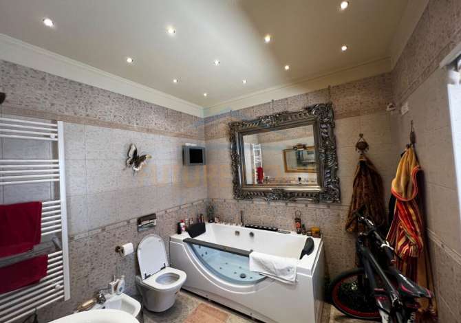 Shtepi ne shitje Apartament ne Tirane, 3+1, Mobilimi E mobiluar, Pagesa 650,000  Euro.