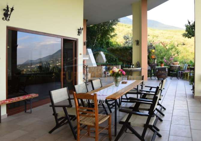 Shtepi ne shitje Vila Luksoze ne Tirane, 6+1, Mobilimi E mobiluar, Pagesa 2,500,000  Euro.