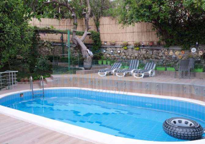 Shtepi ne shitje Vila Luksoze ne Tirane, 6+1, Mobilimi E mobiluar, Pagesa 2,500,000  Euro.