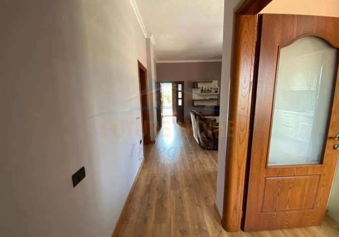 Shtepi ne shitje Apartament ne Tirane, 3+1, Mobilimi Pjeserisht e mobiluar, Pagesa 250,000  Euro.