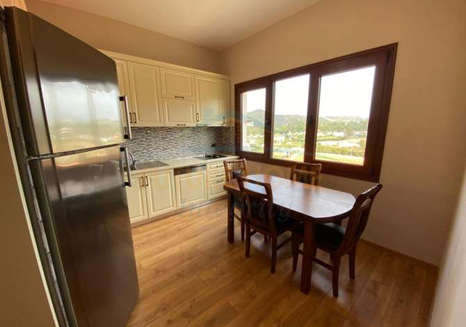 Shtepi ne shitje Apartament ne Tirane, 3+1, Mobilimi Pjeserisht e mobiluar, Pagesa 250,000  Euro.