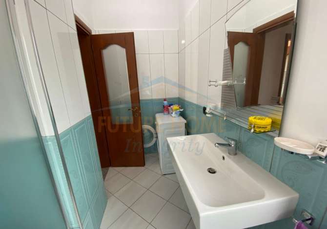 Shtepi ne shitje Apartament ne Tirane, 3+1, Mobilimi Pjeserisht e mobiluar, Pagesa 250,000  Euro.