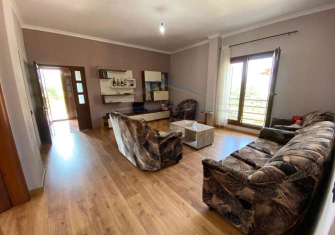 Shtepi ne shitje Apartament ne Tirane, 3+1, Mobilimi Pjeserisht e mobiluar, Pagesa 250,000  Euro.