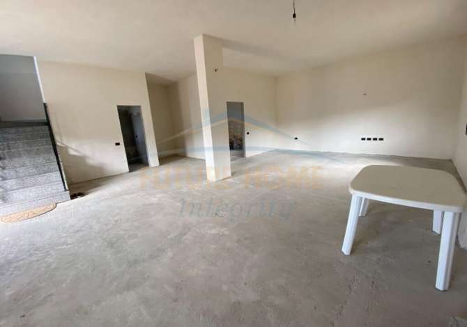 Shtepi ne shitje Apartament ne Tirane, 3+1, Mobilimi Pjeserisht e mobiluar, Pagesa 250,000  Euro.