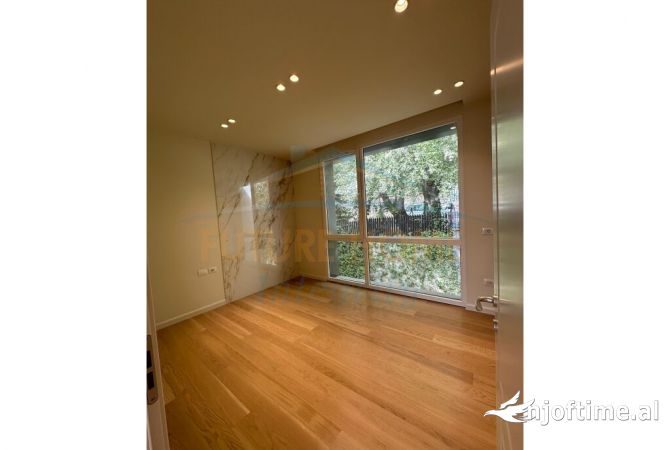 Shtepi me qera Apartament ne Tirane, 3+1, Mobilimi Pjeserisht e mobiluar, Pagesa 1,100  Euro.