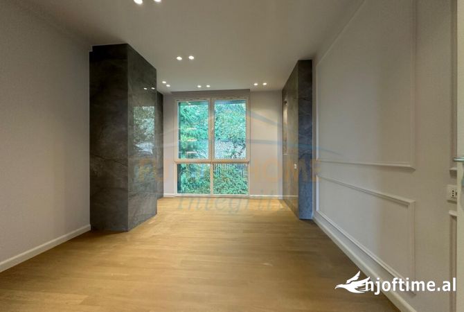 Shtepi me qera Apartament ne Tirane, 3+1, Mobilimi Pjeserisht e mobiluar, Pagesa 1,100  Euro.