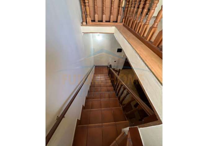 Shtepi me qera Apartament ne Tirane, 3+1, Mobilimi E mobiluar, Pagesa 900  Euro.